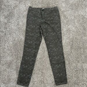 Market & Spruce Women’s Dark Green Camouflage Chinos